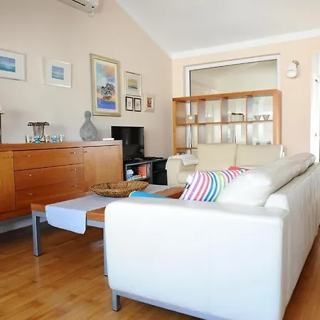 Mirjana - Nearby The Sea Apartman